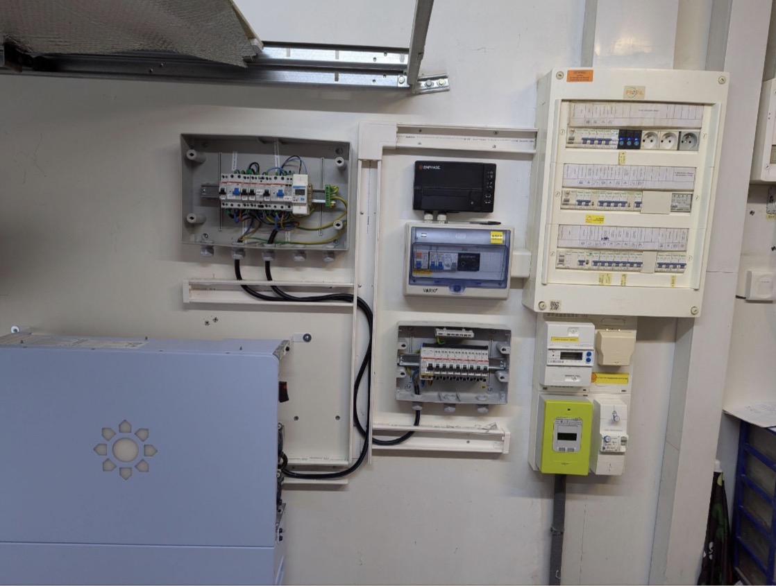 Chantier installation batterie de stockage énergie solaire Agen Lot-et-Garonne par Novalink