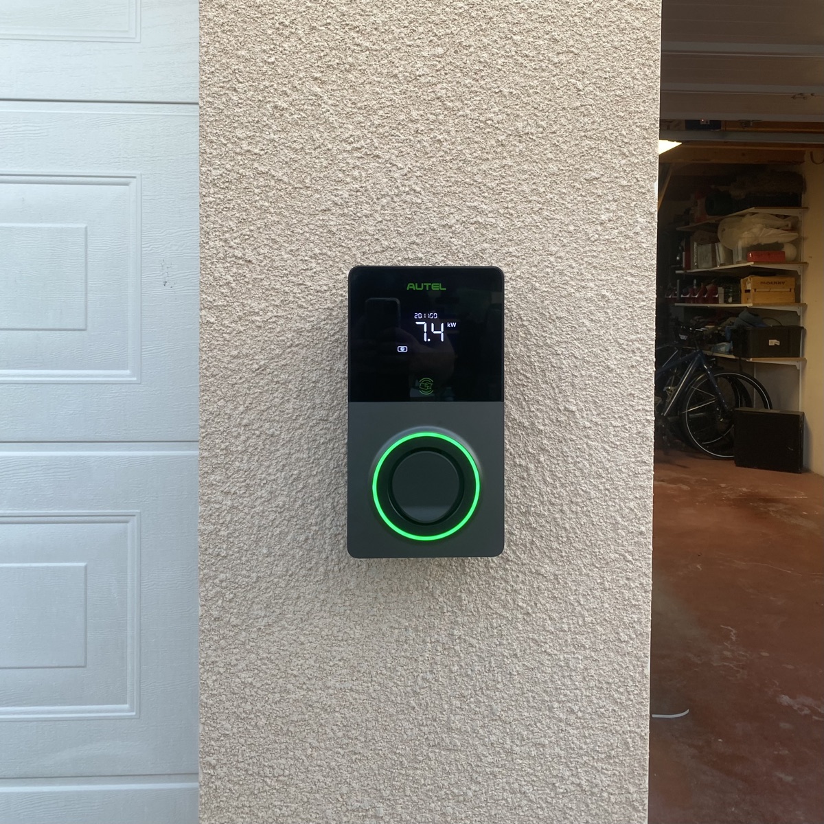 Chantier installation borne de recharge domicile particulier Agen Lot-et-Garonne par Novalink IRVE