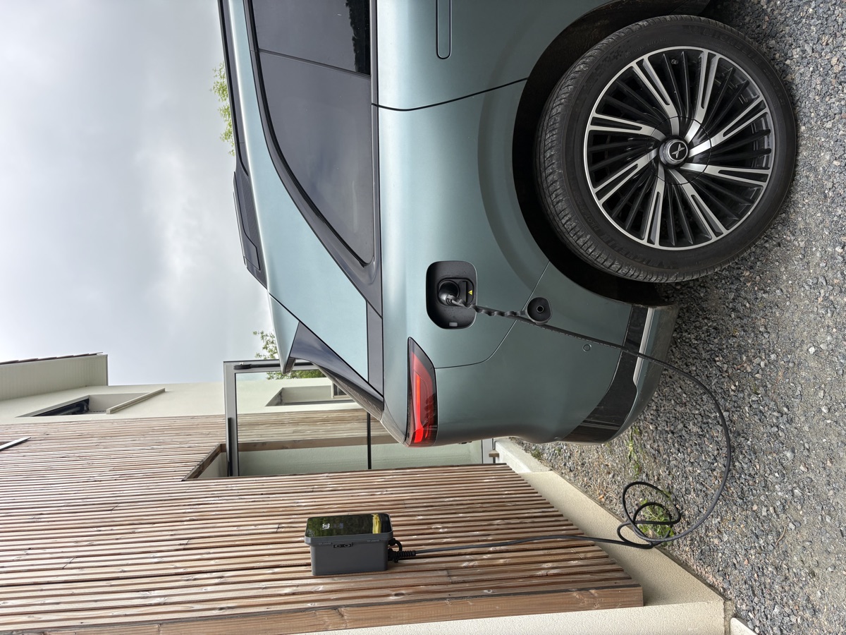 Chantier installation bornes de recharge parking entreprise Agen par Novalink IRVE